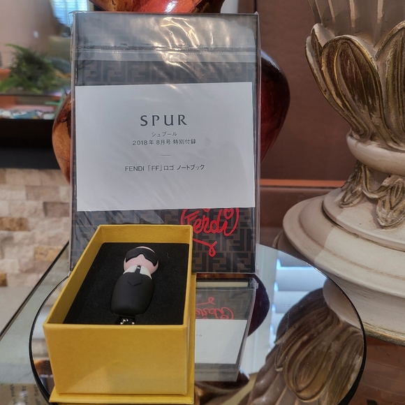 FENDI Karl Lagerfeld novelty KeyChain USB/PEN Drive & JAPAN EXCLUSIVE NOTEBOOK. - Picture 9 of 11